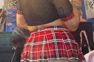 Hot babe visiting for a short ... - Image 3